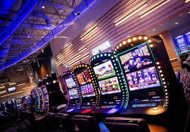 Pemain jarot88 merayakan kemenangan taruhan di live casino